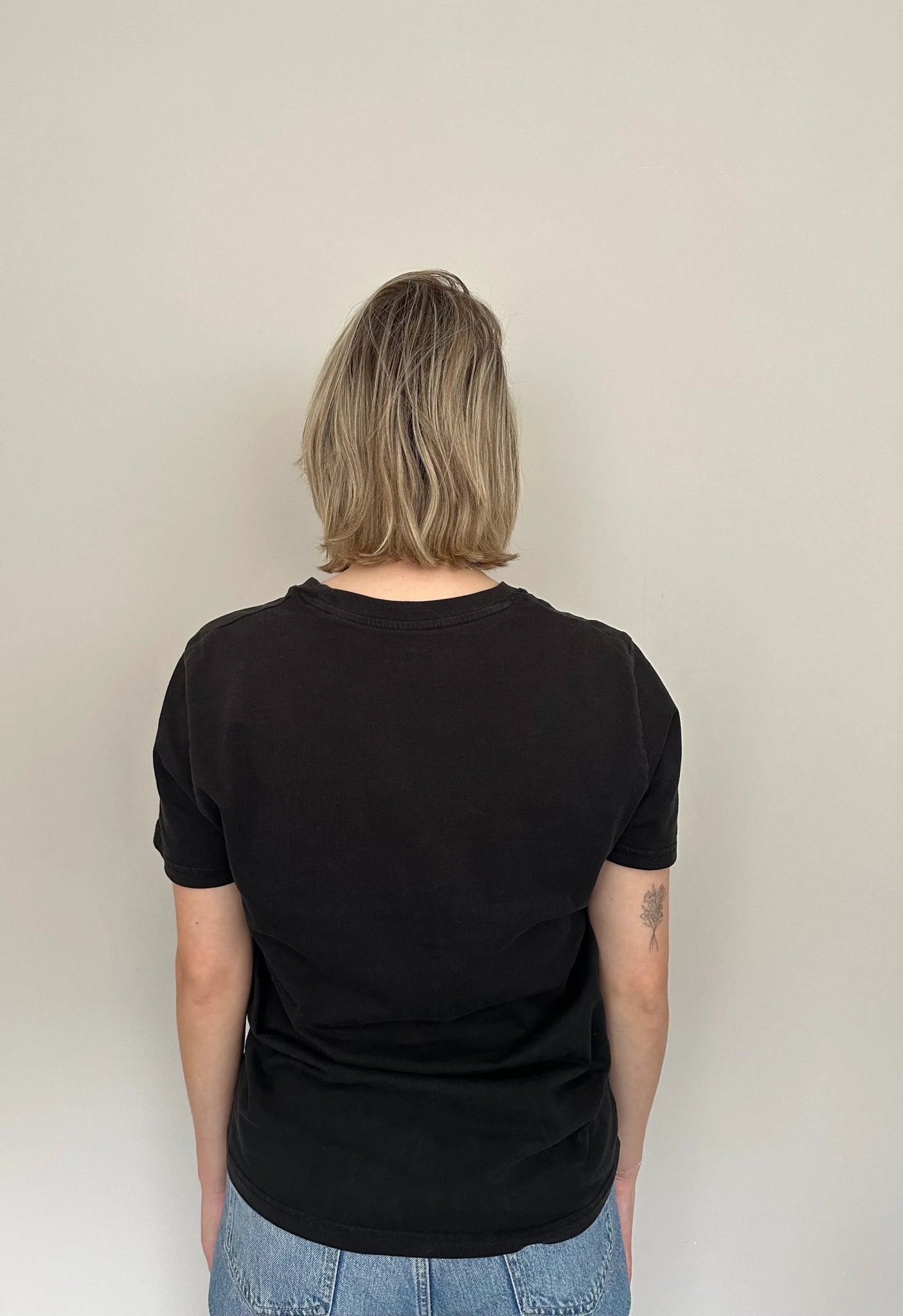 Basic T-shirt Zwart met Spijker Detail - Spica Lifestyle Arnhem