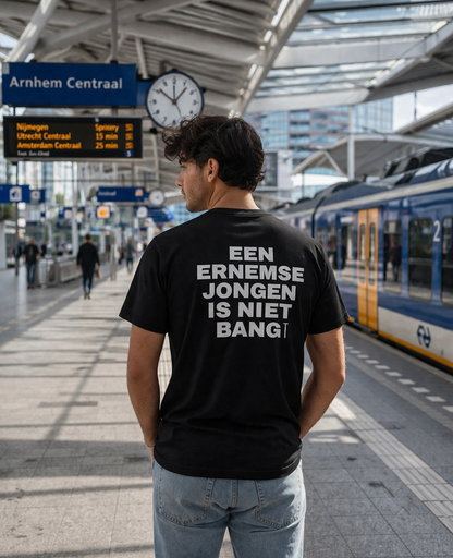 Basic shirt een Ernemse jongen is niet bang opdruk wit