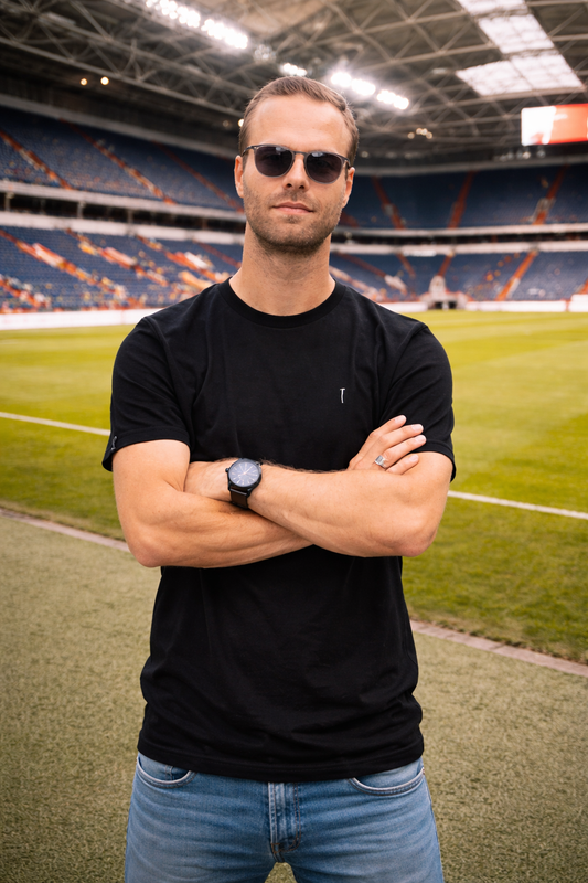 Basic T-shirt Zwart met Spijker Detail