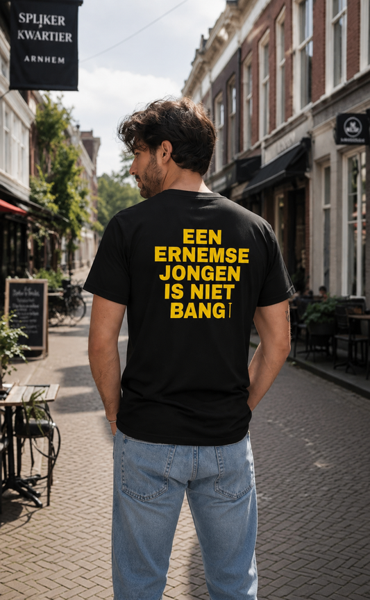 Basic shirt een Ernemse jongen is niet bang opdruk geel