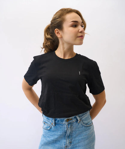 Basic T-shirt Zwart met Spijker Detail