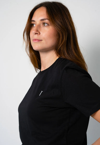 Basic T-shirt Zwart met Spijker Detail
