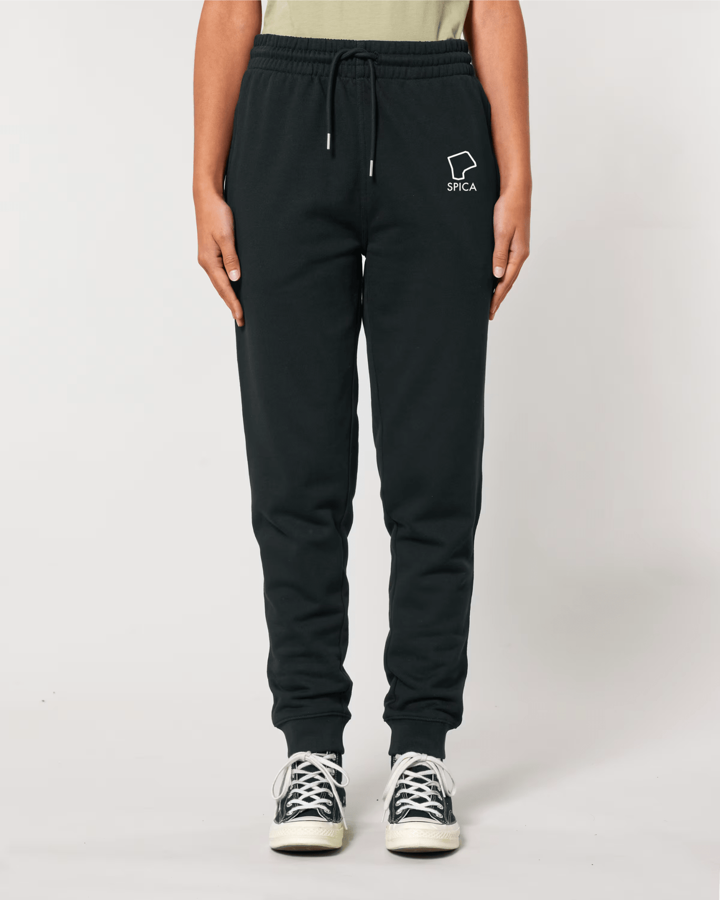 Spica joggingsbroek met Spica omtrek Spijkerkwartier logo - Spica Lifestyle Arnhem